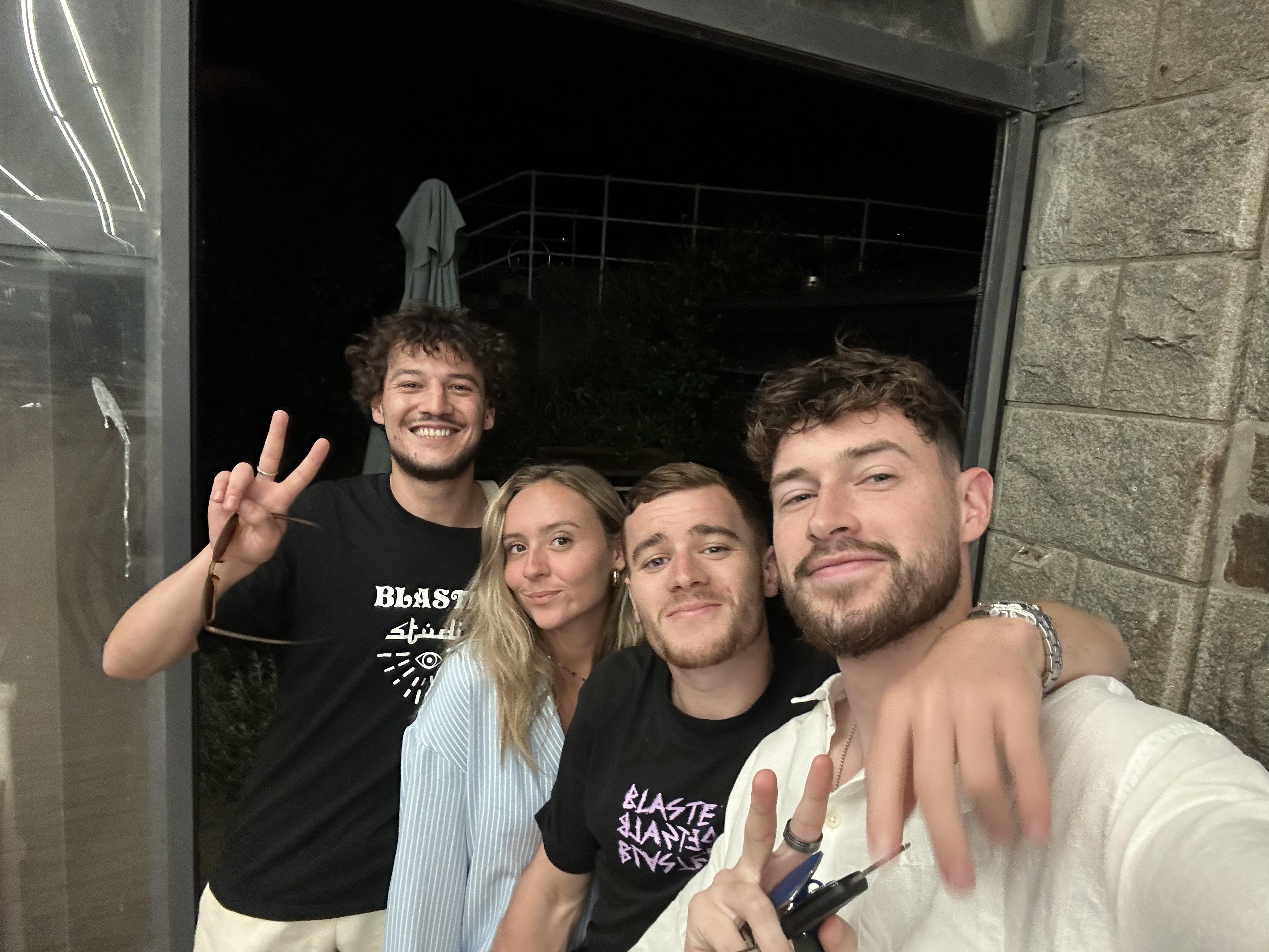 Alt image